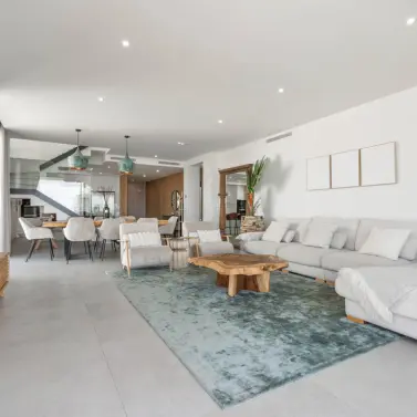 Sale of penthouse duplex in Artola