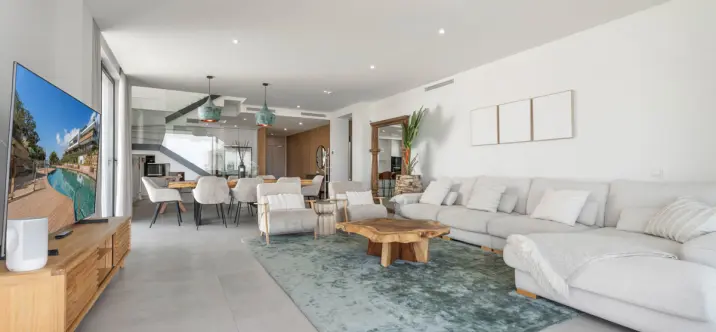 Sale of penthouse duplex in Artola 4