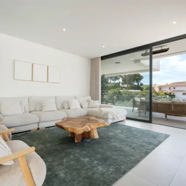 Sale of penthouse duplex in Artola
