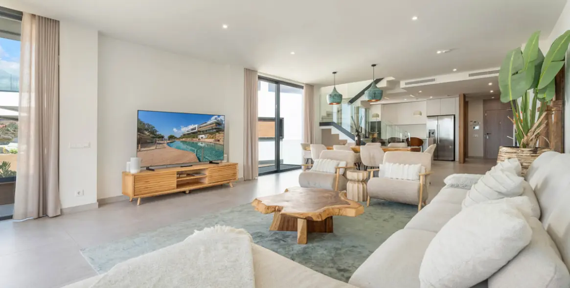 Sale of penthouse duplex in Artola 8