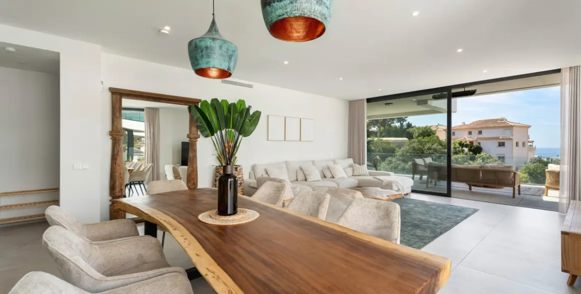 Sale of penthouse duplex in Artola 9