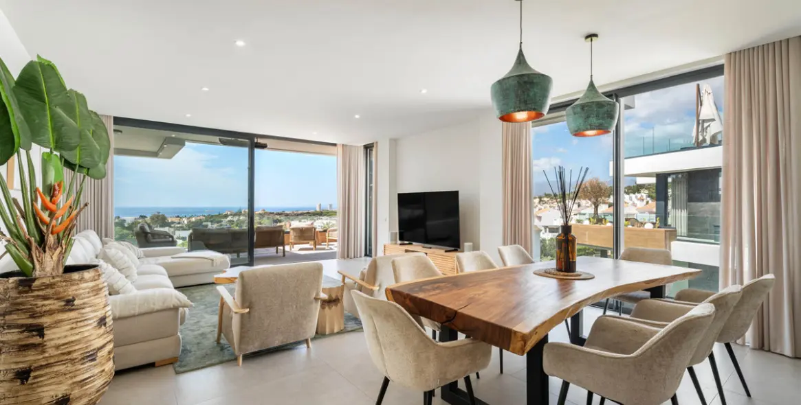 Sale of penthouse duplex in Artola 10
