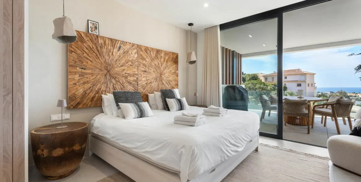Sale of penthouse duplex in Artola 15