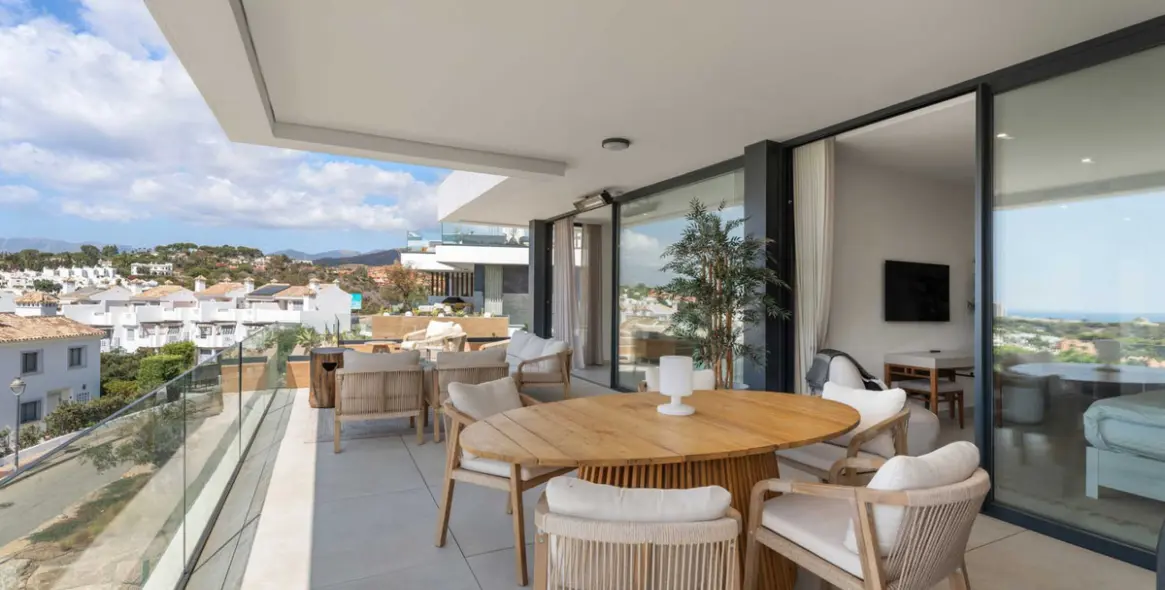Sale of penthouse duplex in Artola 19