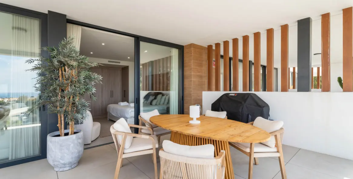 Sale of penthouse duplex in Artola 20