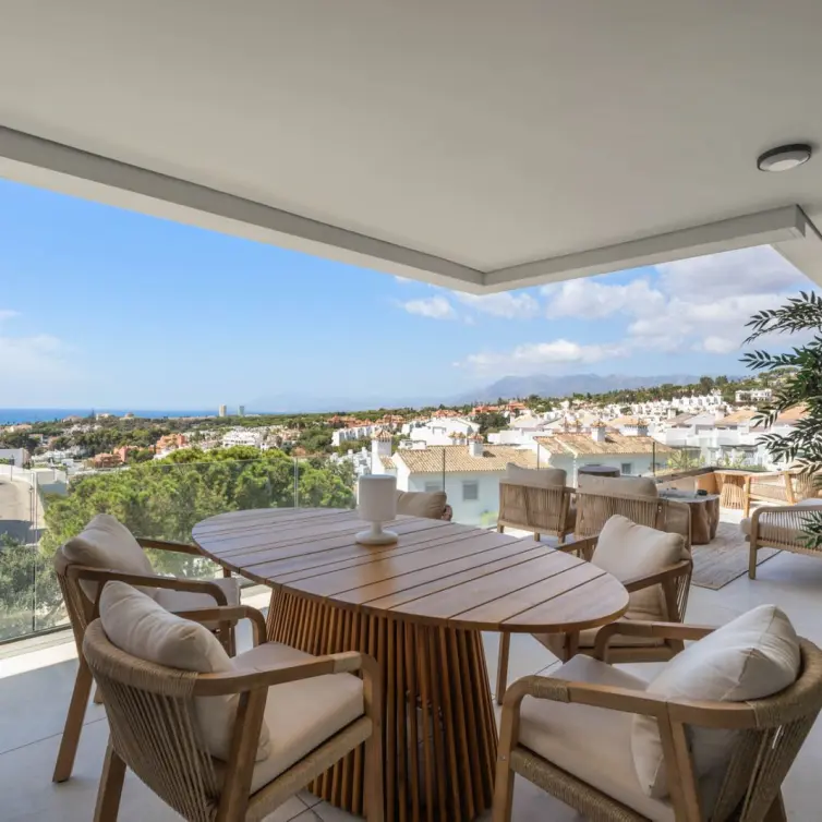 Sale of penthouse duplex in Artola