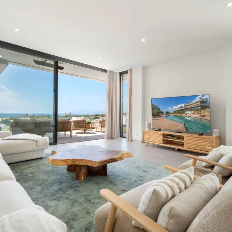 Sale of penthouse duplex in Artola
