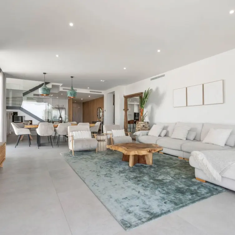 Sale of penthouse duplex in Artola