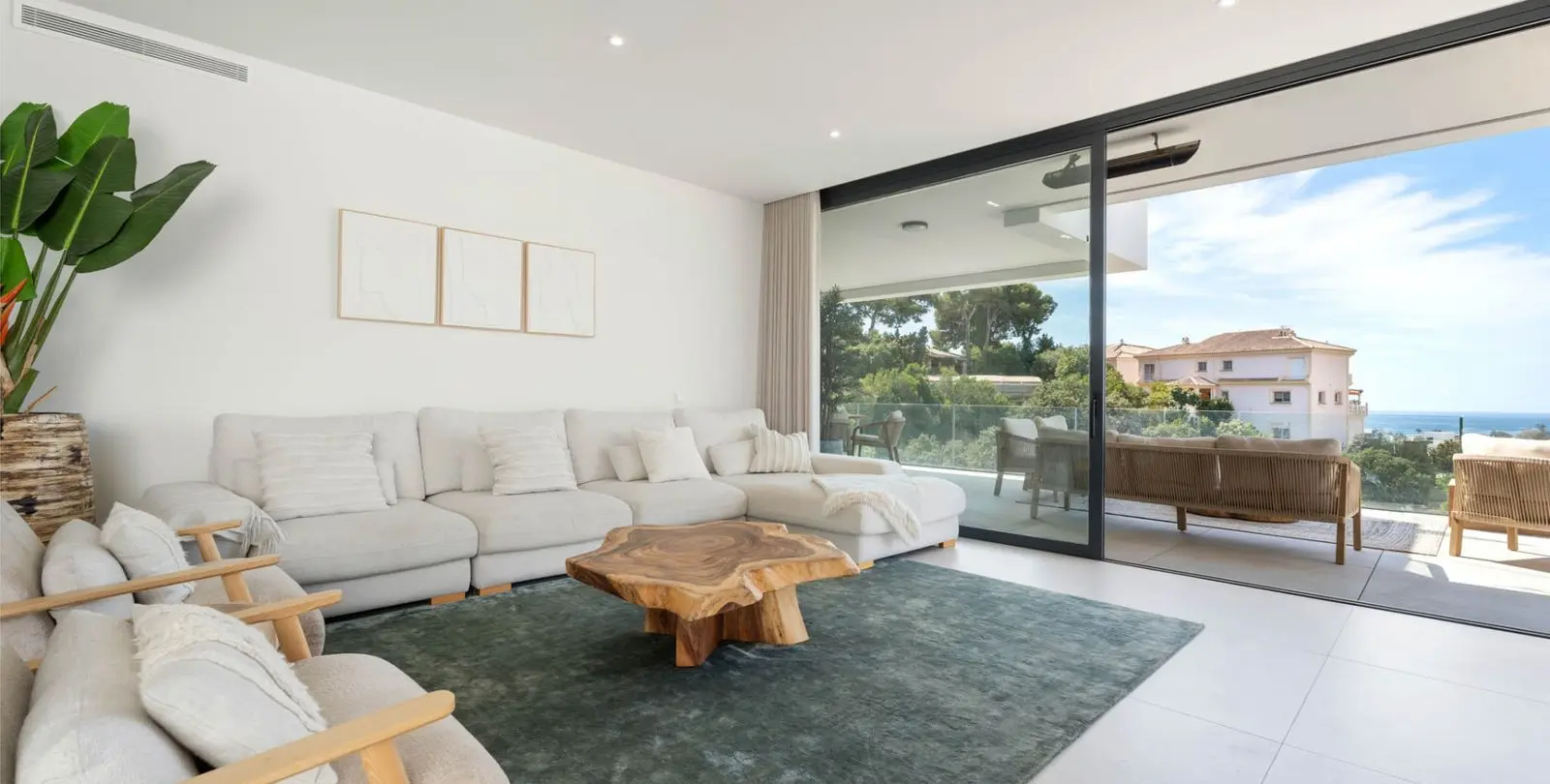Sale of penthouse duplex in Artola 6