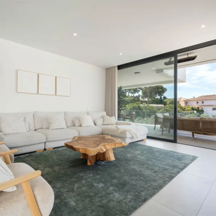 Sale of penthouse duplex in Artola