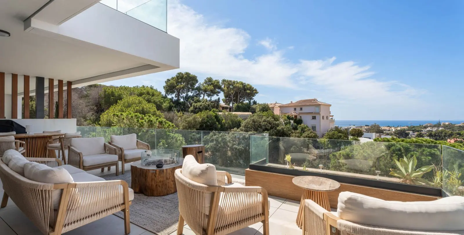 Sale of penthouse duplex in Artola 7