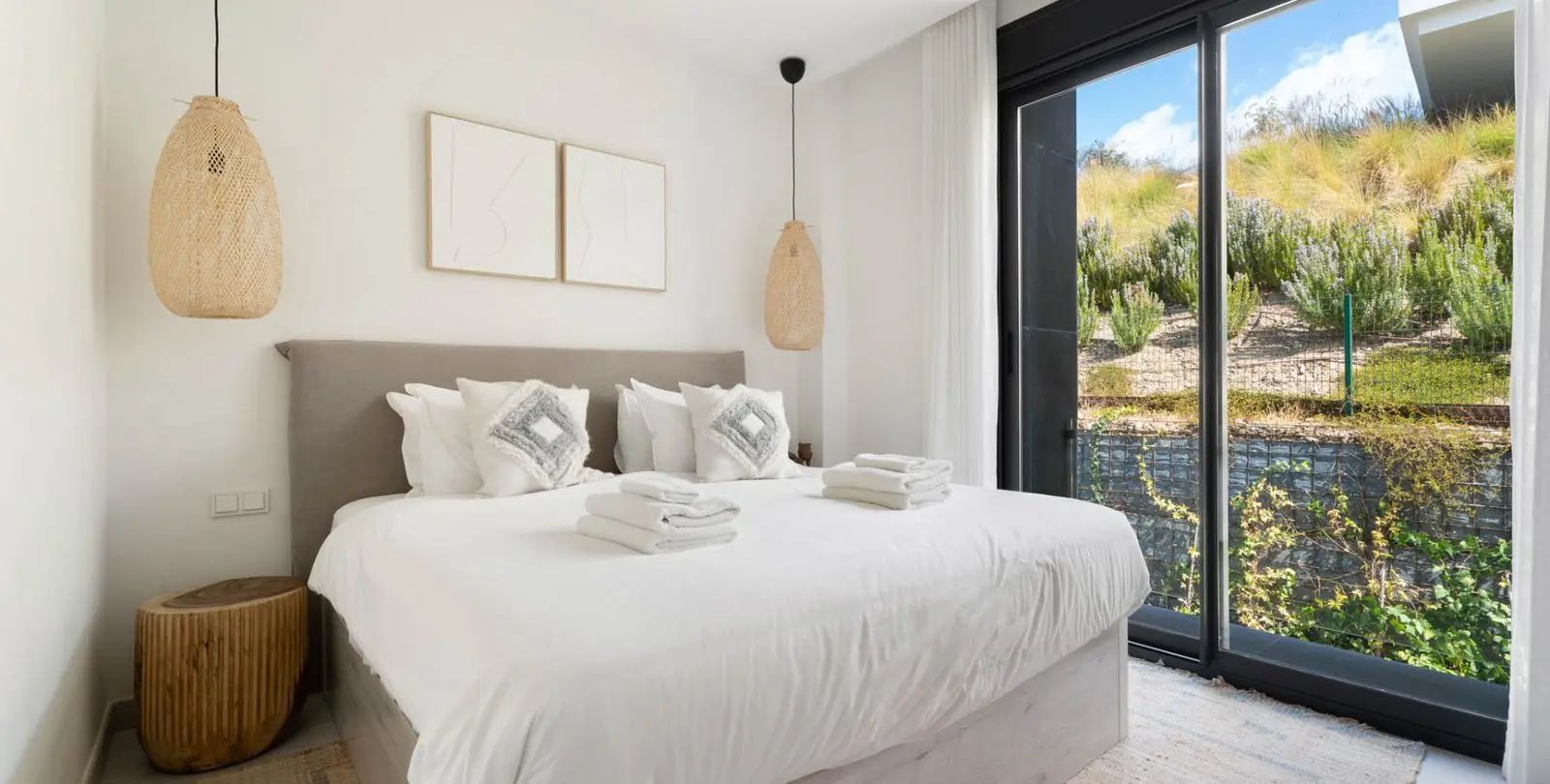 Sale of penthouse duplex in Artola 27