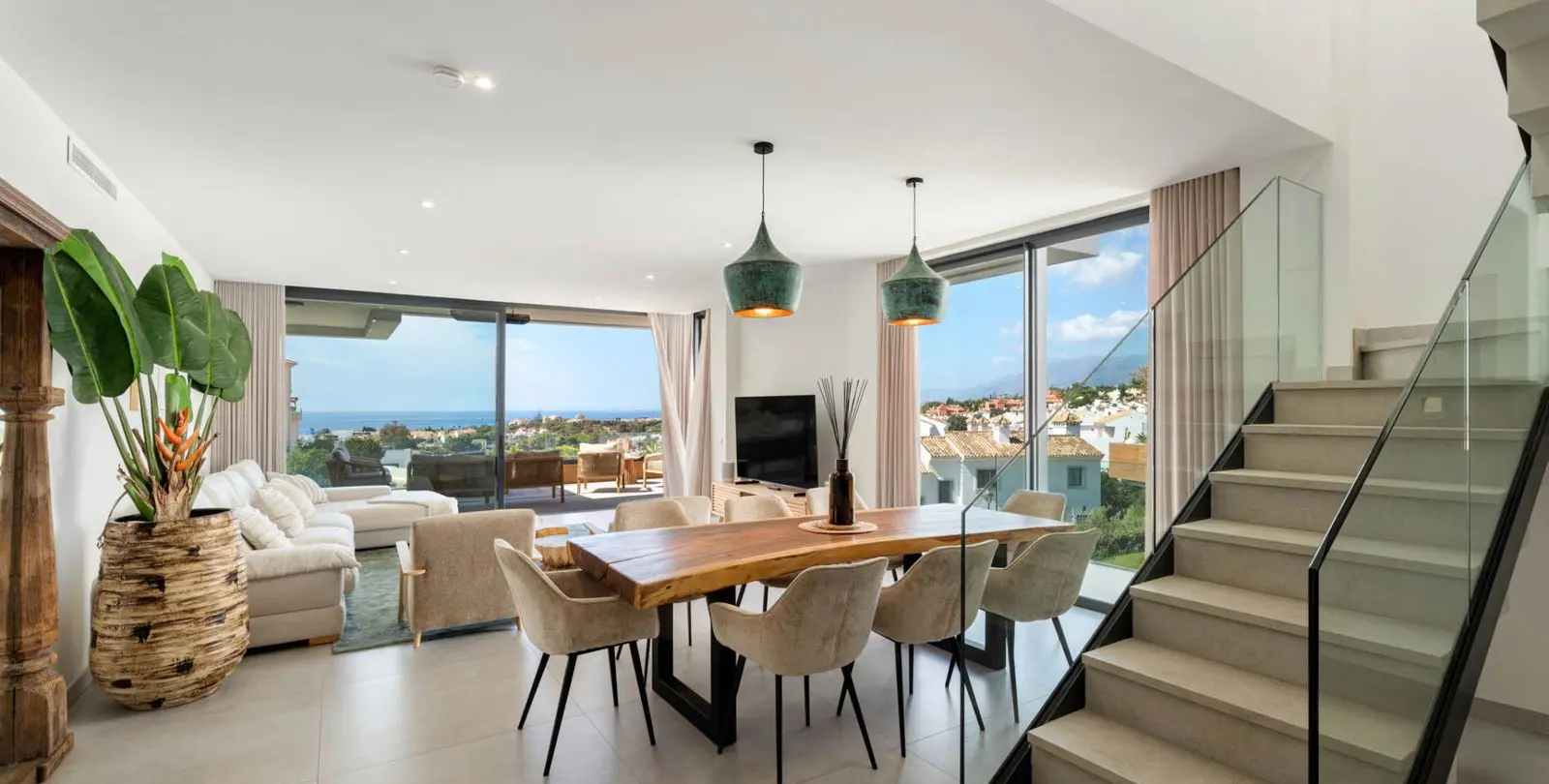 Sale of penthouse duplex in Artola 32