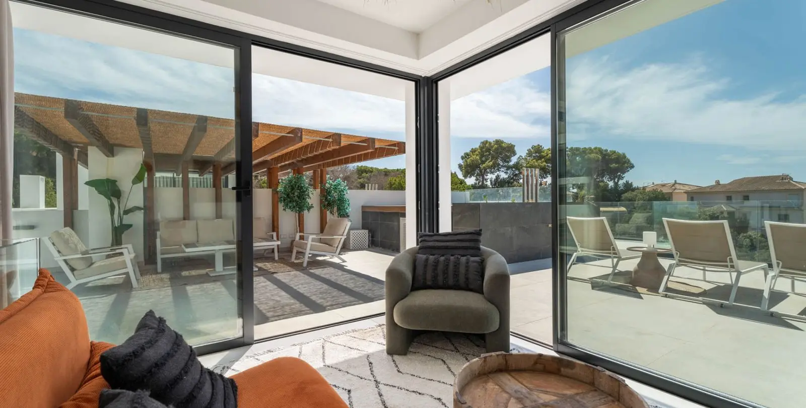 Sale of penthouse duplex in Artola 34