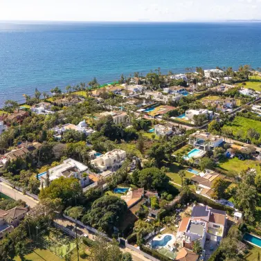 Sale of detached villa in Guadalmina Baja