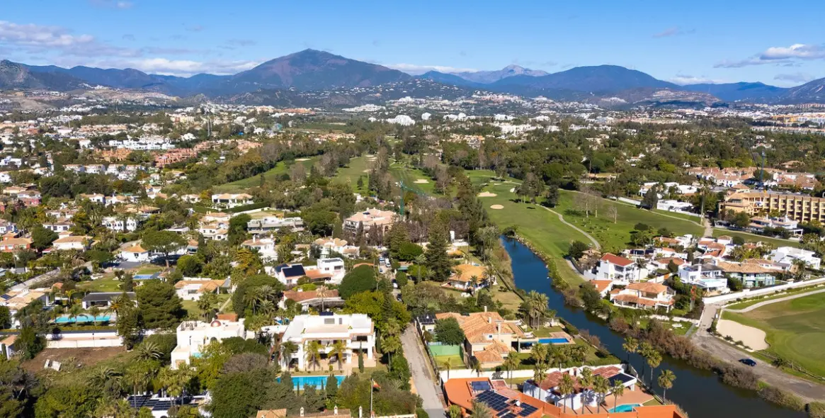 Продажа  отдельно стоящей виллы в Guadalmina Baja 3