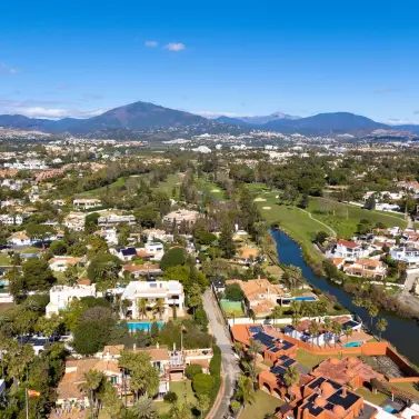 Sale of detached villa in Guadalmina Baja