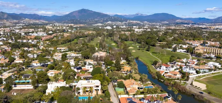 Sale of detached villa in Guadalmina Baja 2