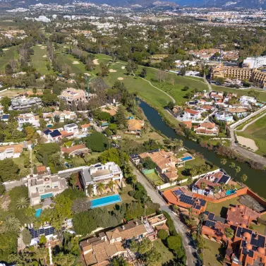 Sale of detached villa in Guadalmina Baja