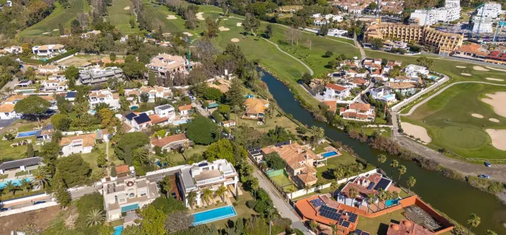 Sale of detached villa in Guadalmina Baja 3