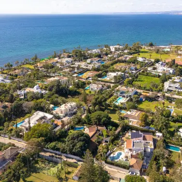 Sale of detached villa in Guadalmina Baja