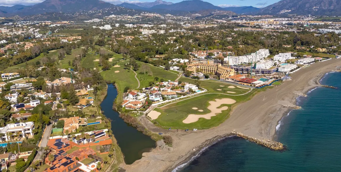 Продажа  отдельно стоящей виллы в Guadalmina Baja 13