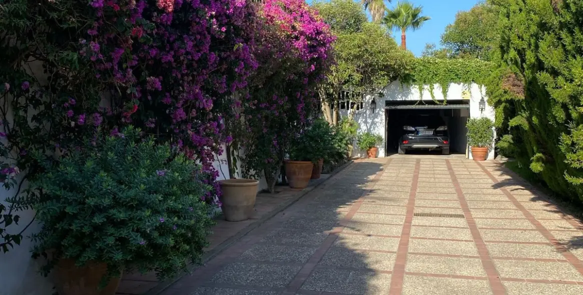 Продажа  отдельно стоящей виллы в Guadalmina Baja 16