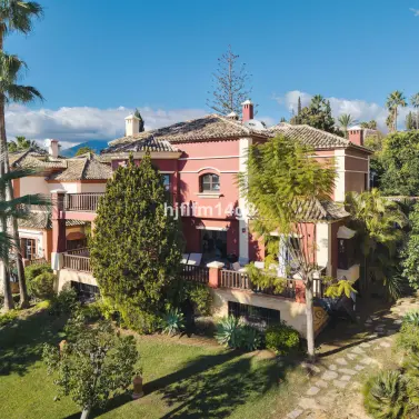 Sale of detached villa in The Golden Mile