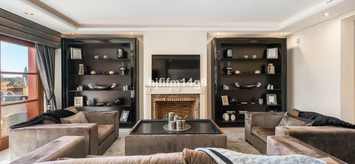 Sale of detached villa in The Golden Mile 4