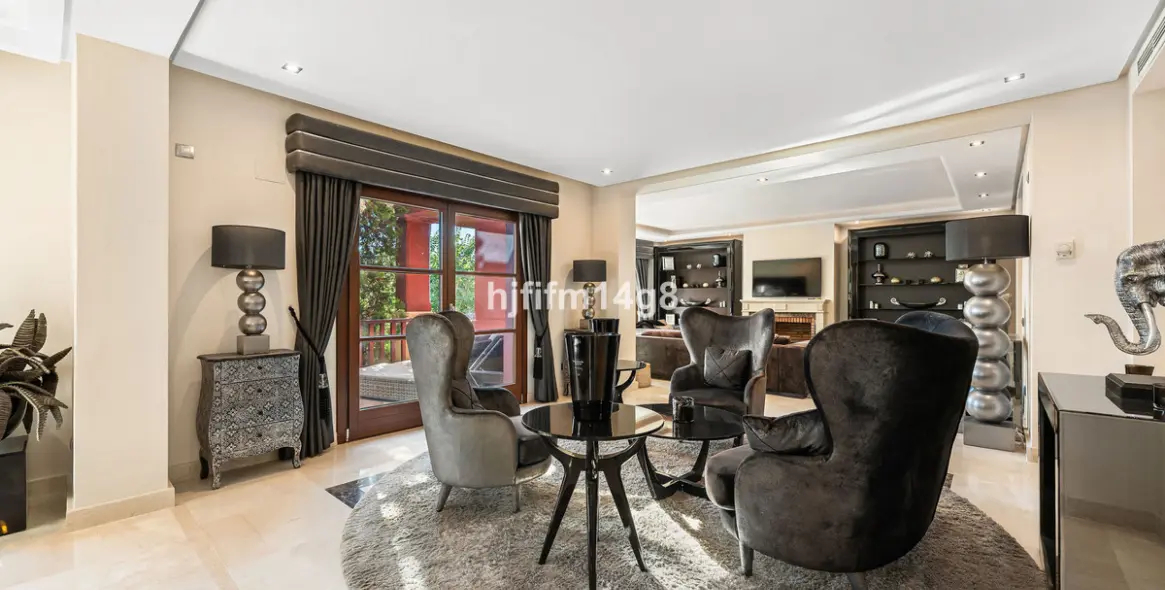 Продажа  отдельно стоящей виллы в The Golden Mile 8