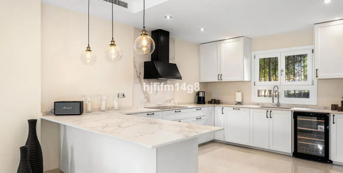 Продажа  отдельно стоящей виллы в The Golden Mile 9