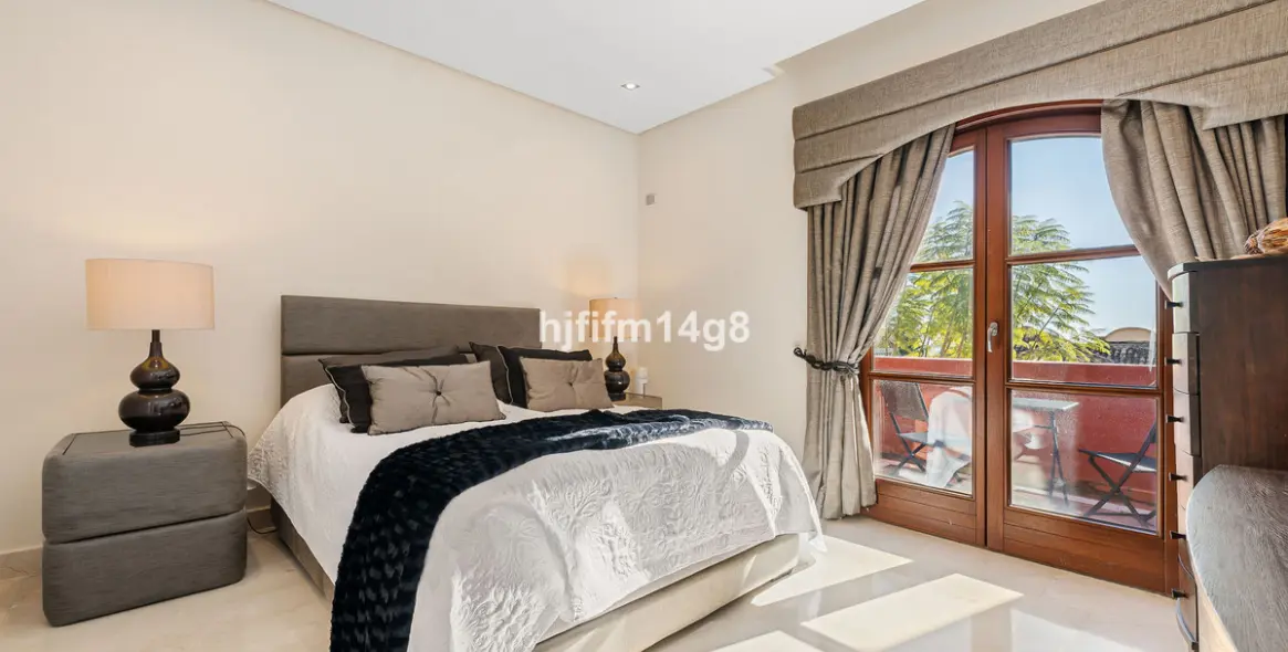 Продажа  отдельно стоящей виллы в The Golden Mile 12