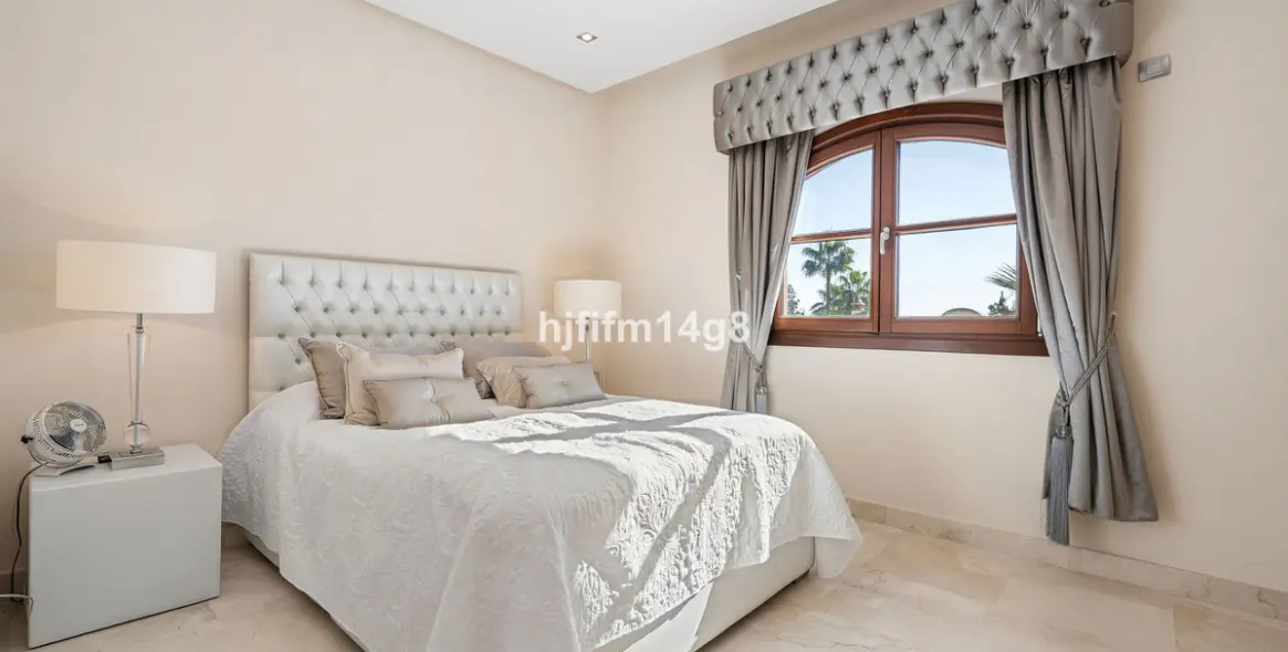 Продажа  отдельно стоящей виллы в The Golden Mile 13