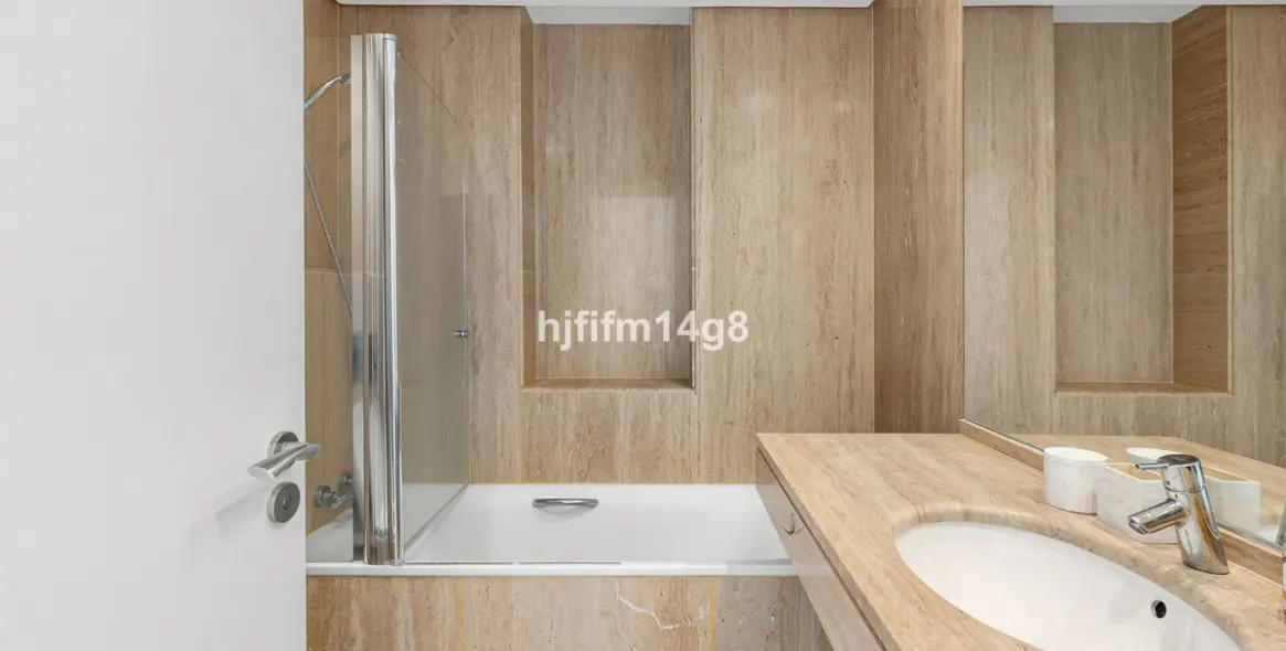 Продажа  отдельно стоящей виллы в The Golden Mile 17