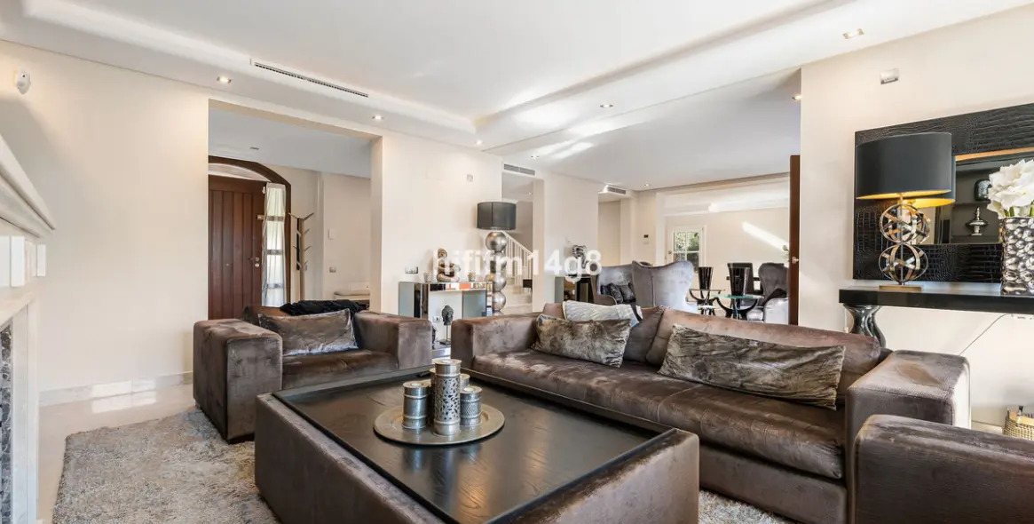 Продажа  отдельно стоящей виллы в The Golden Mile 20