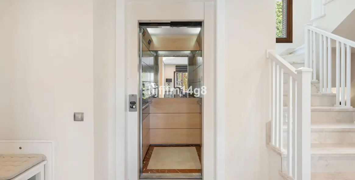 Sale of detached villa in The Golden Mile 22