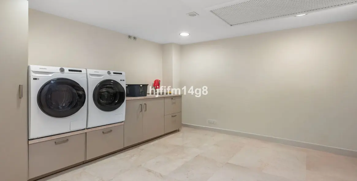 Sale of detached villa in The Golden Mile 23