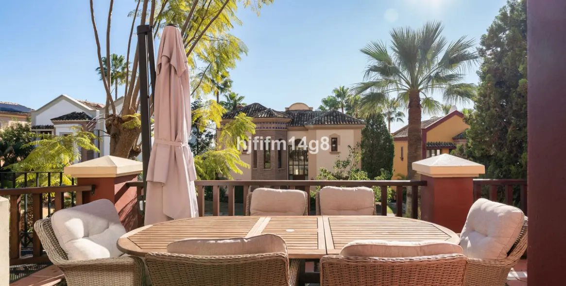 Sale of detached villa in The Golden Mile 25