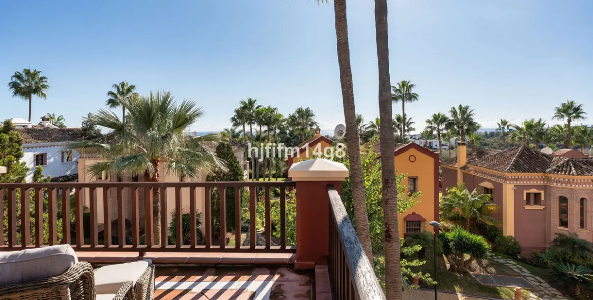 Sale of detached villa in The Golden Mile 27