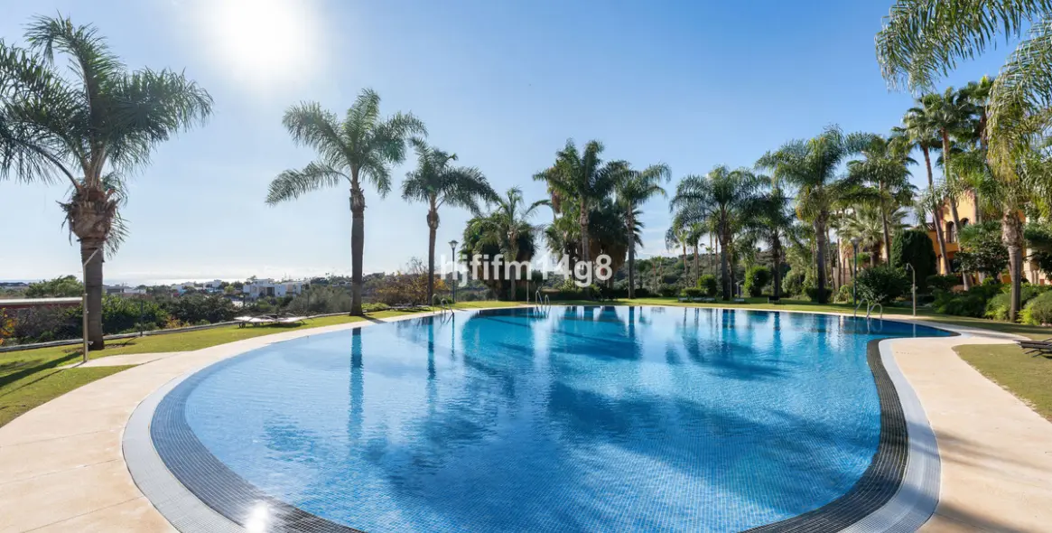 Sale of detached villa in The Golden Mile 30