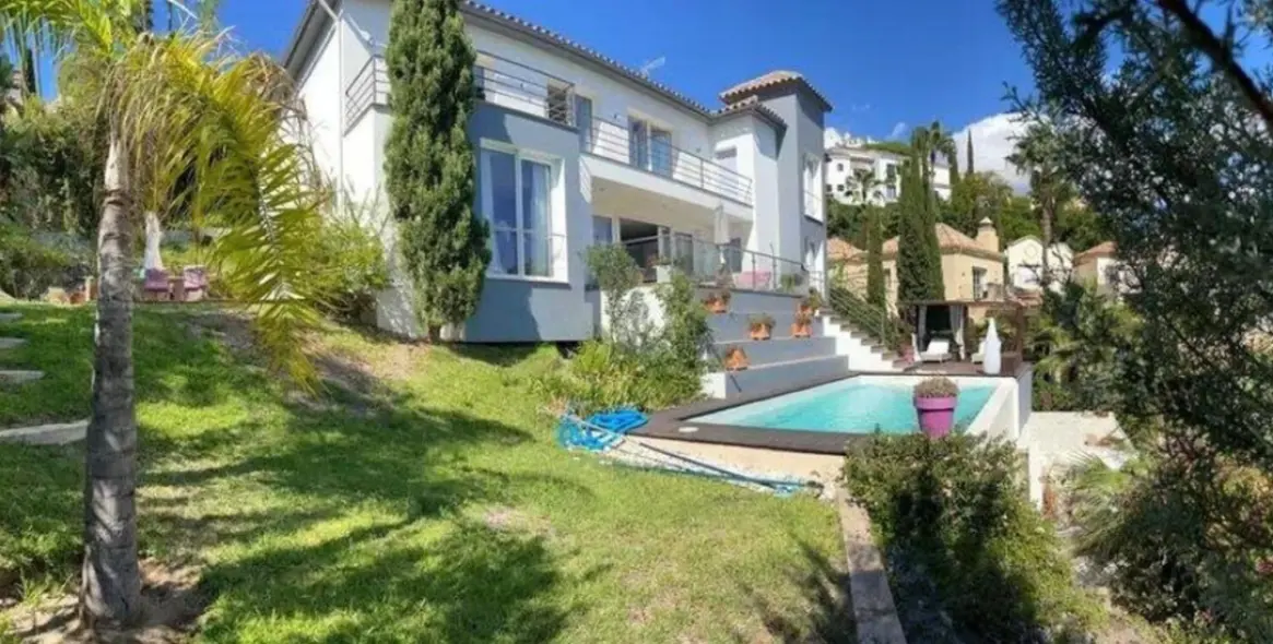 Sale of detached villa in Benahavís (district Los Arqueros) 1