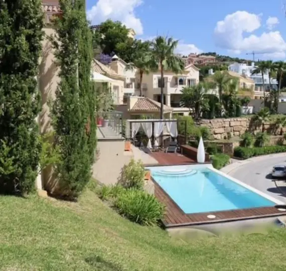 Detached villa R5157490