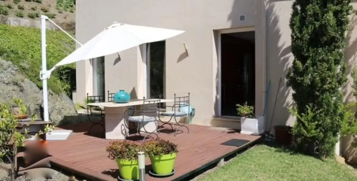 Продажа  отдельно стоящей виллы в Los Arqueros 11