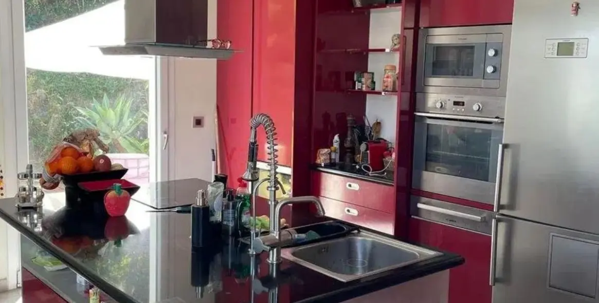 Продажа  отдельно стоящей виллы в Los Arqueros 12