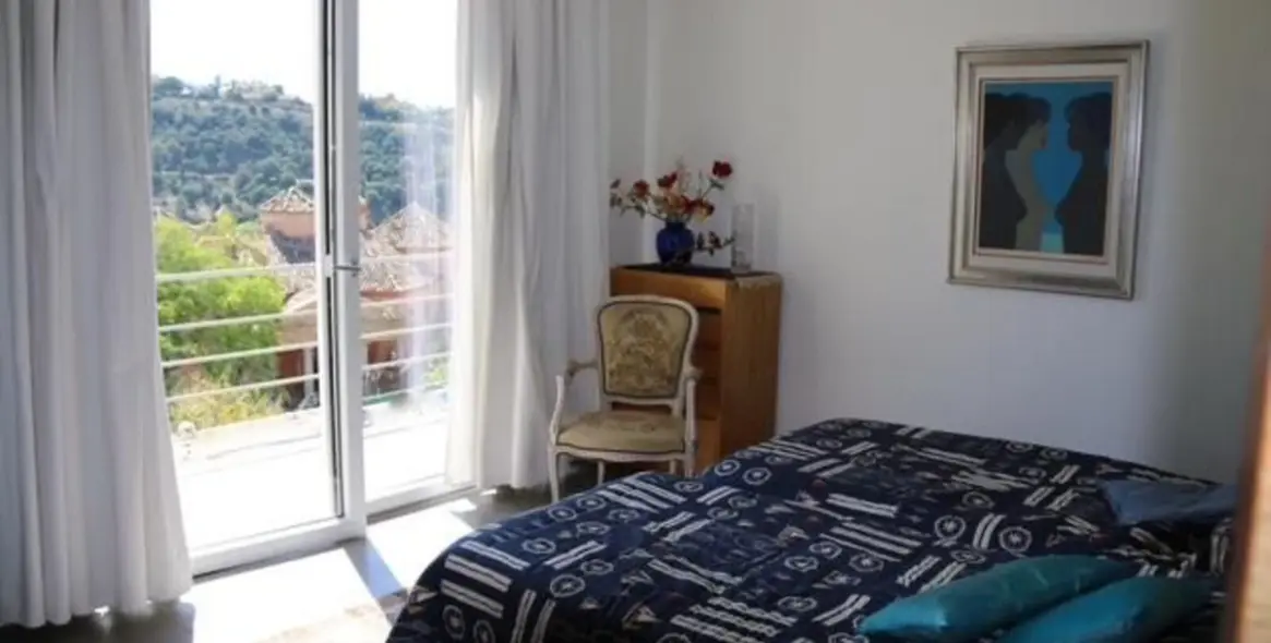 Продажа  отдельно стоящей виллы в Los Arqueros 20