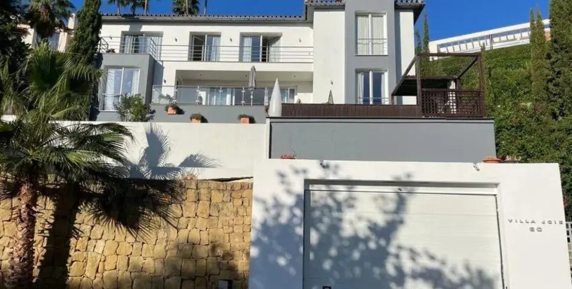 Продажа  отдельно стоящей виллы в Los Arqueros 26