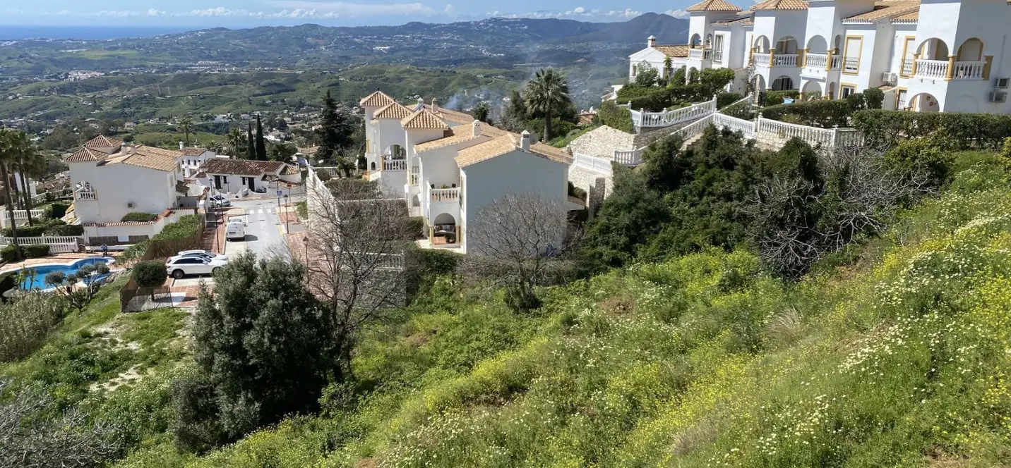 Sale of commercial plot in Mijas 0