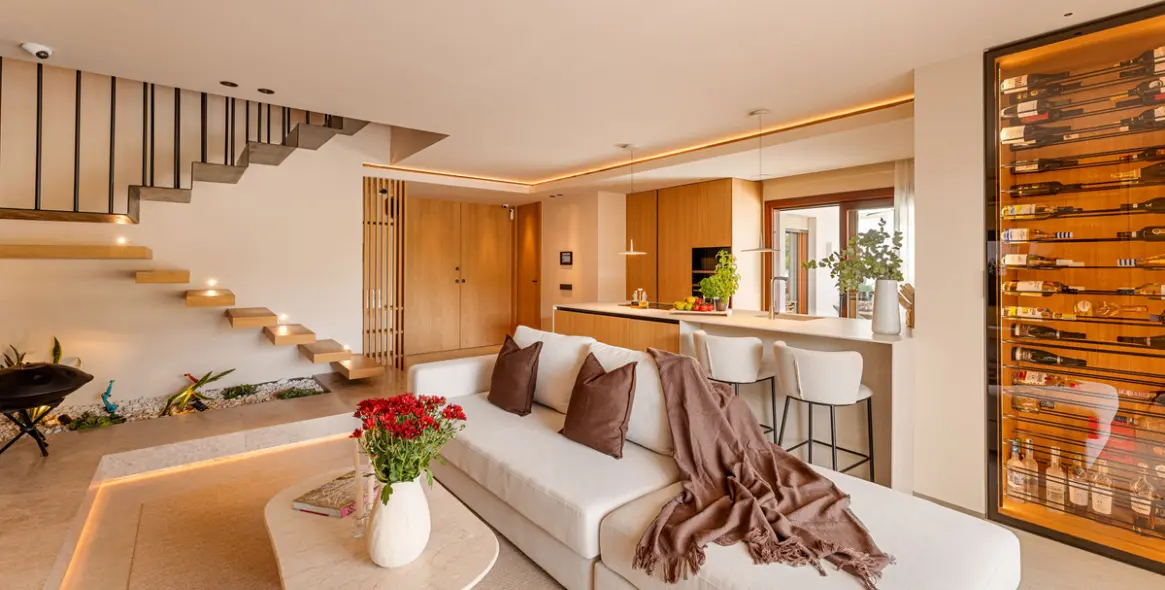 Продажа двухуровневого пентхауса в The Golden Mile 1