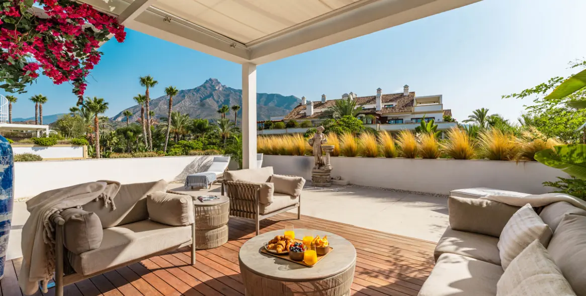 Продажа двухуровневого пентхауса в The Golden Mile 3