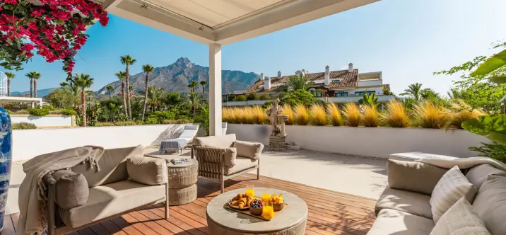 Продажа двухуровневого пентхауса в The Golden Mile 2